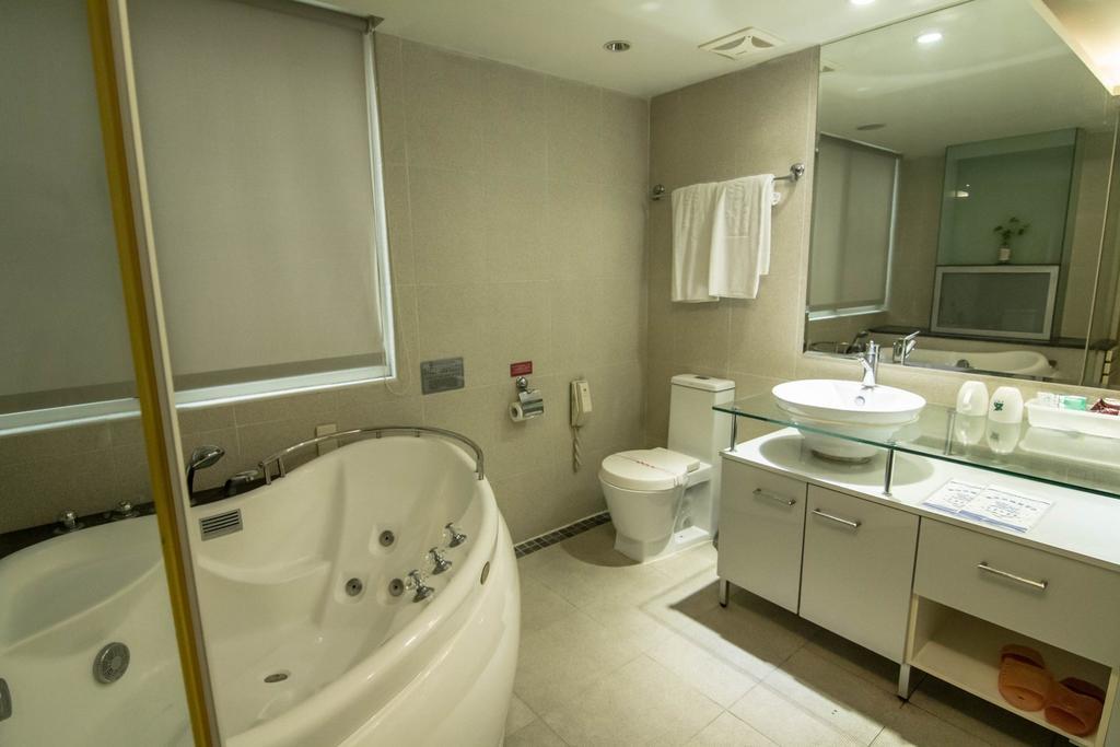 גאושיונג Katherine Plaza Hotel מראה חיצוני תמונה
